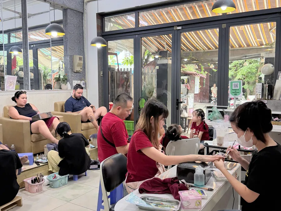 LENA Nails & Beauty Branch 4 · Han River / Bach Dang interior (68/4 Bach Dang, Hai Chau, Da Nang)
